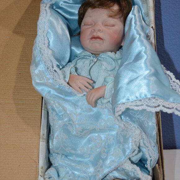 Baby Doll from Ashton Drake Galleries, "Rachel Visits Relatives", Rare - NEW - Picture 1 of 12